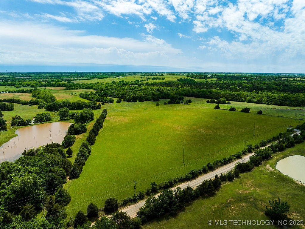 11 E 750 Road Property Photo 4