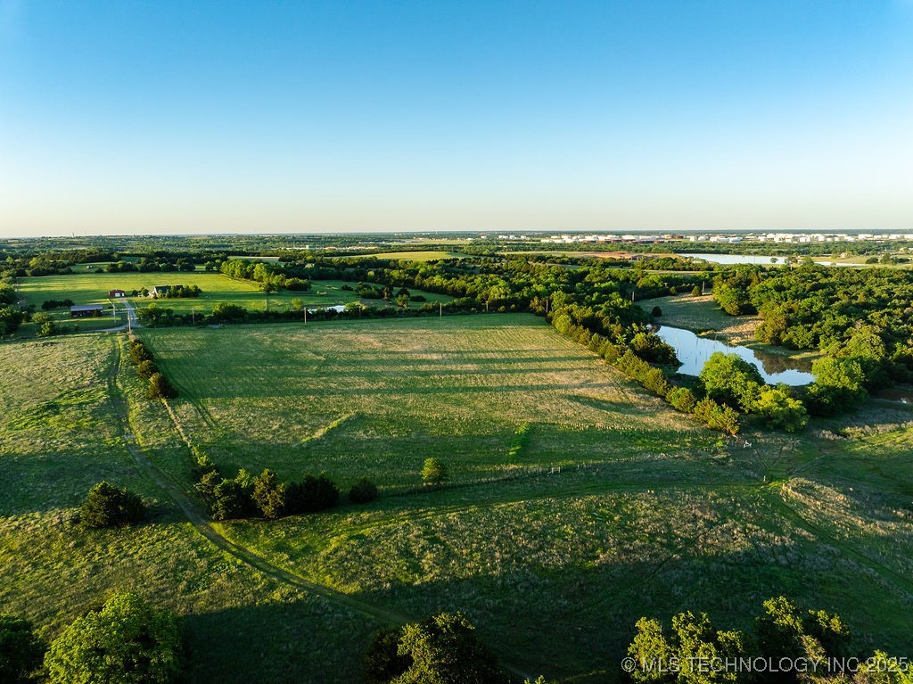 11 E 750 Road Property Photo 5