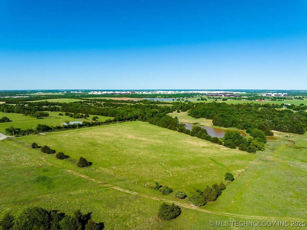 11 E 750 Road Property Photo 17