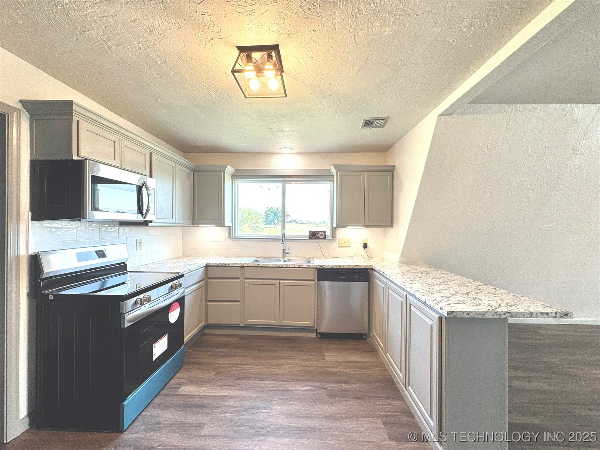 7235 Sunshine Road Property Photo 8