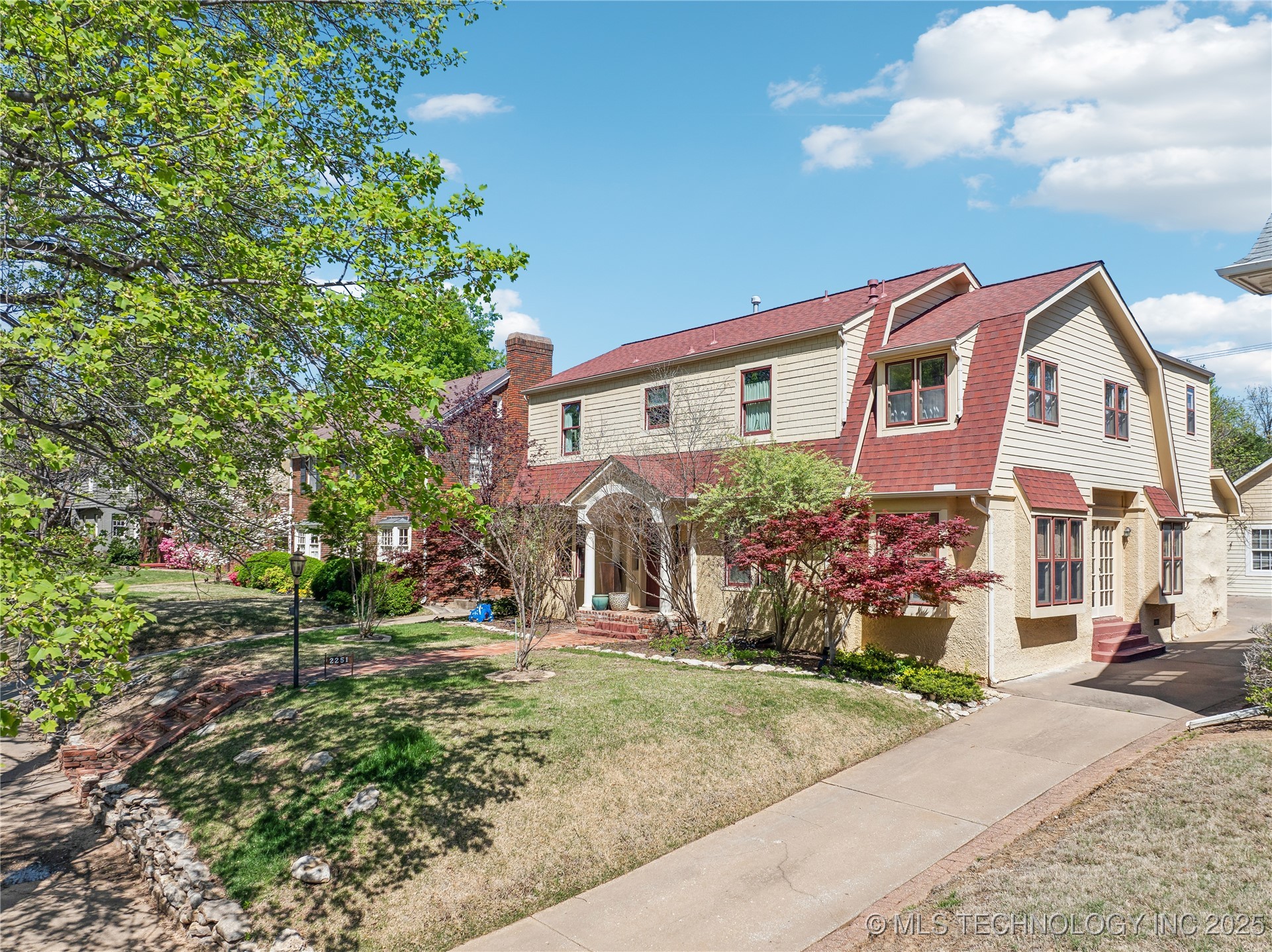 2251 S Saint Louis Avenue Property Photo 1