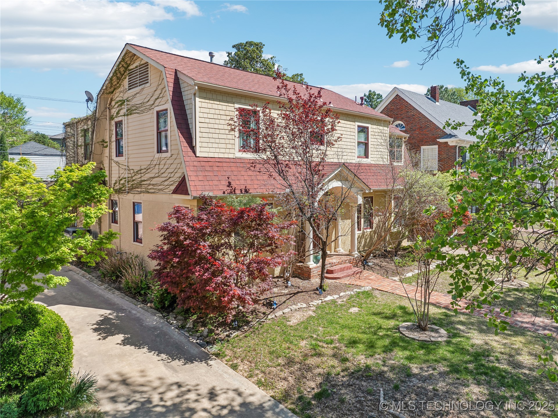 2251 S Saint Louis Avenue Property Photo 2