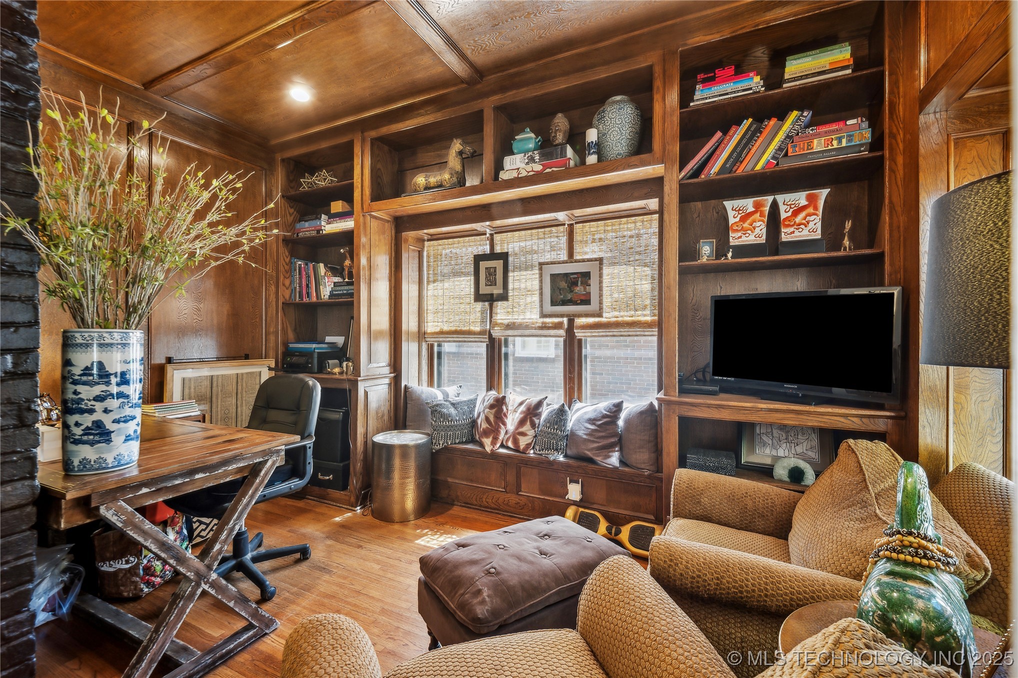 2251 S Saint Louis Avenue Property Photo 6