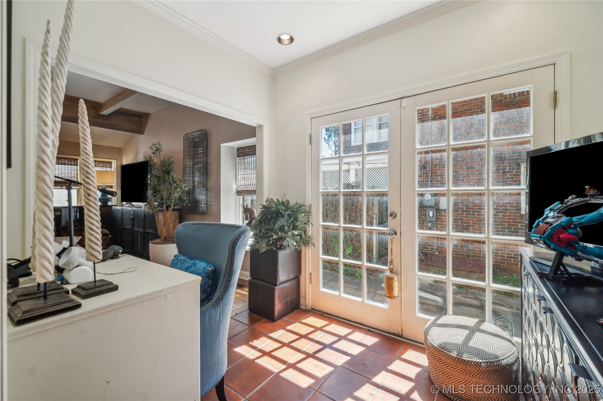 2251 S Saint Louis Avenue Property Photo 8