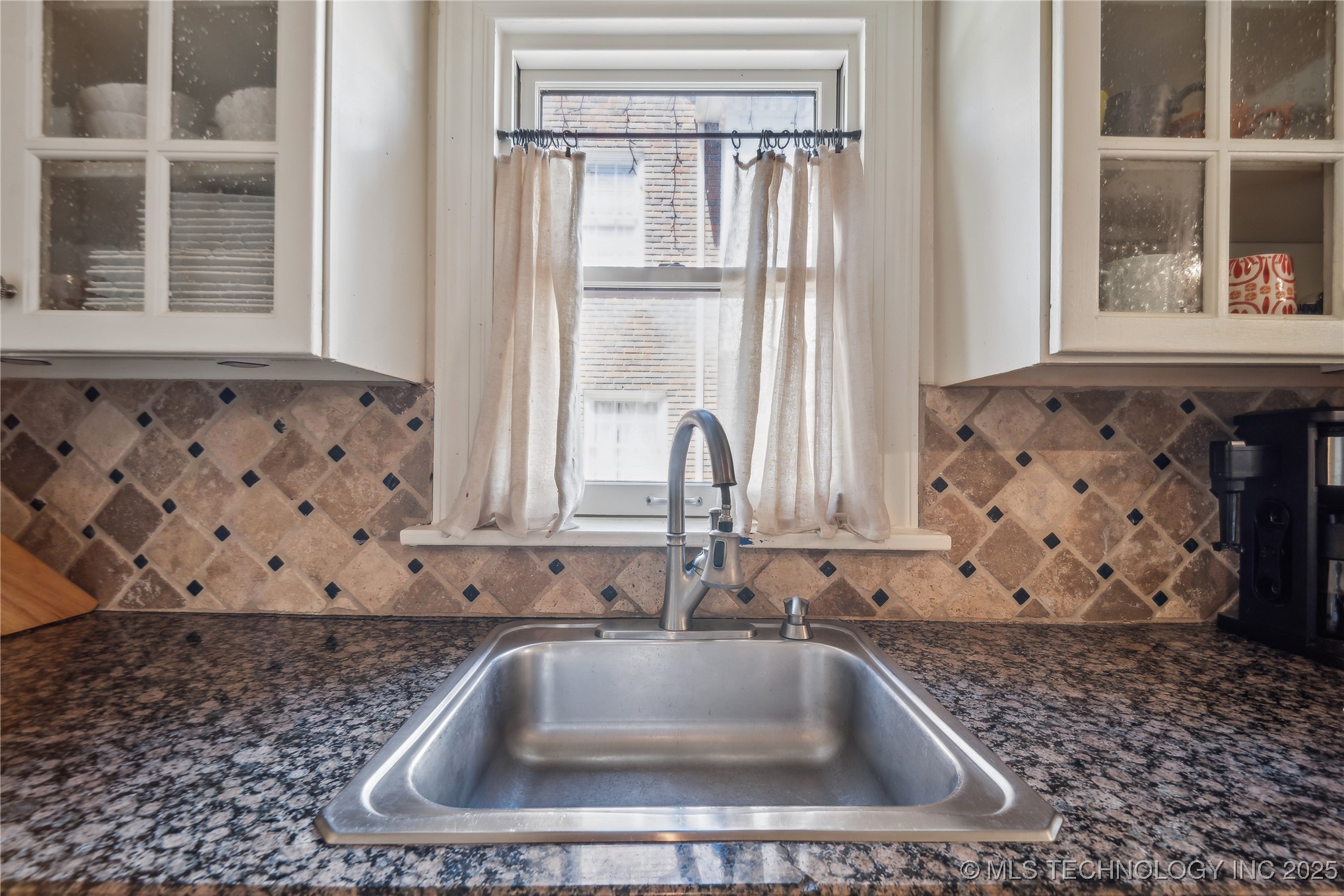 2251 S Saint Louis Avenue Property Photo 11