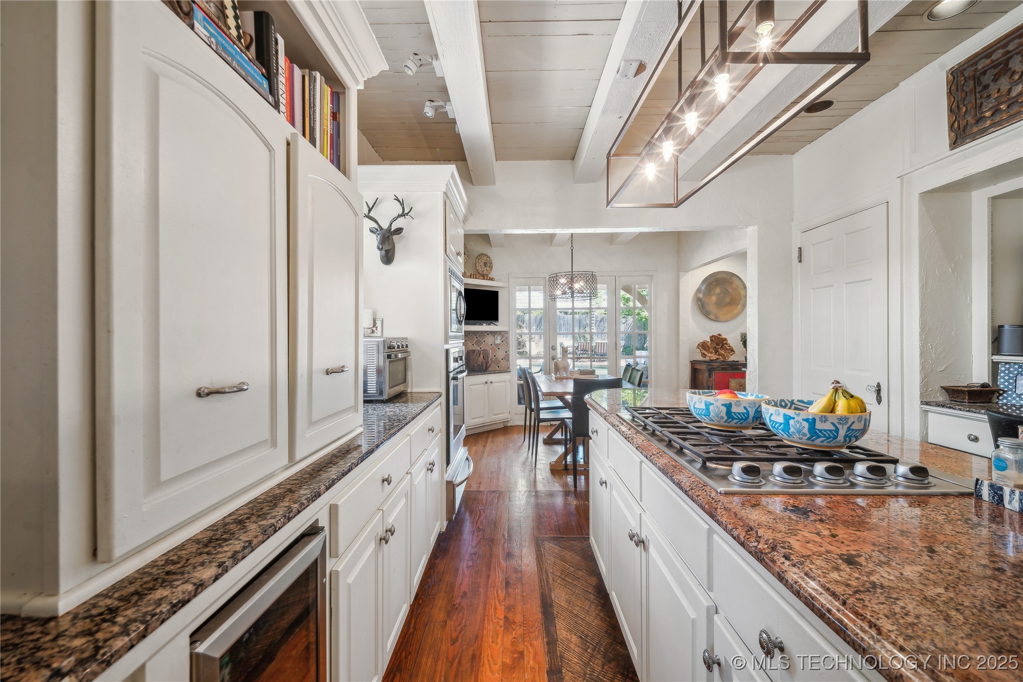 2251 S Saint Louis Avenue Property Photo 12