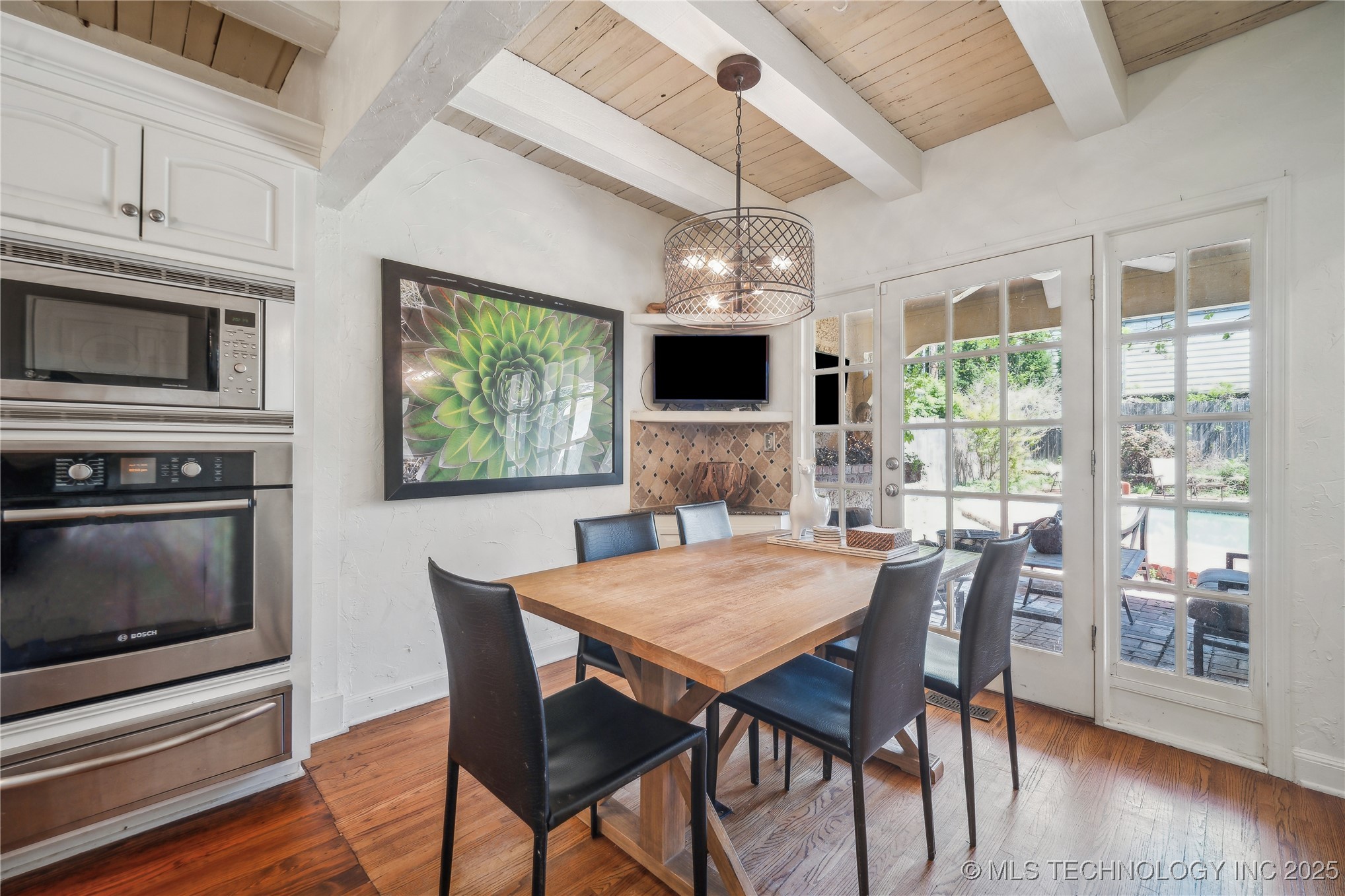 2251 S Saint Louis Avenue Property Photo 13