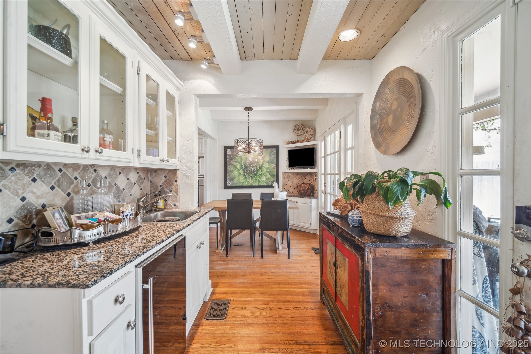 2251 S Saint Louis Avenue Property Photo 14