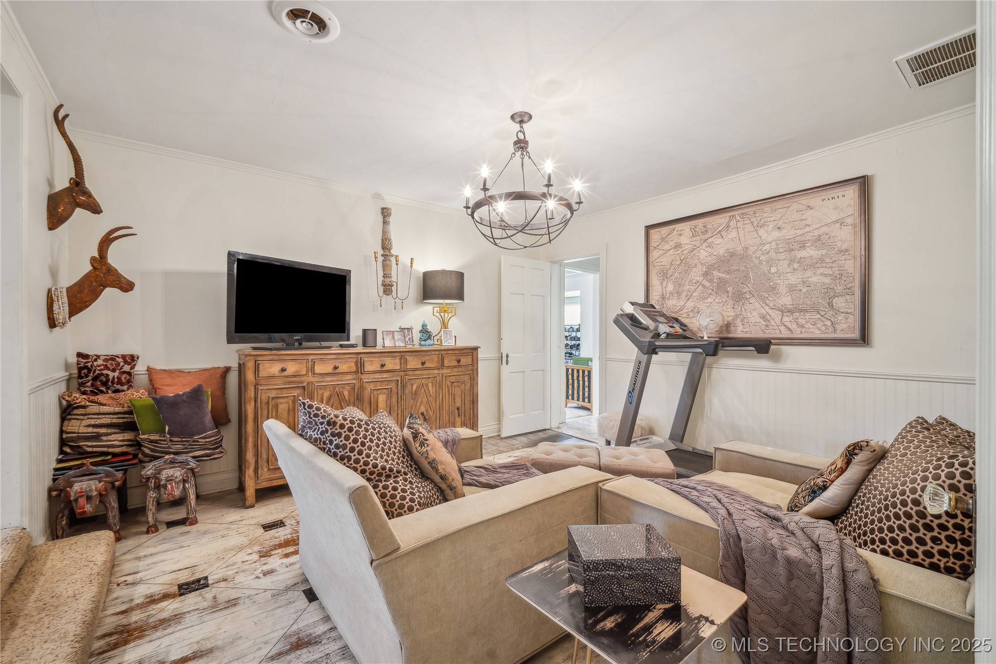 2251 S Saint Louis Avenue Property Photo 18