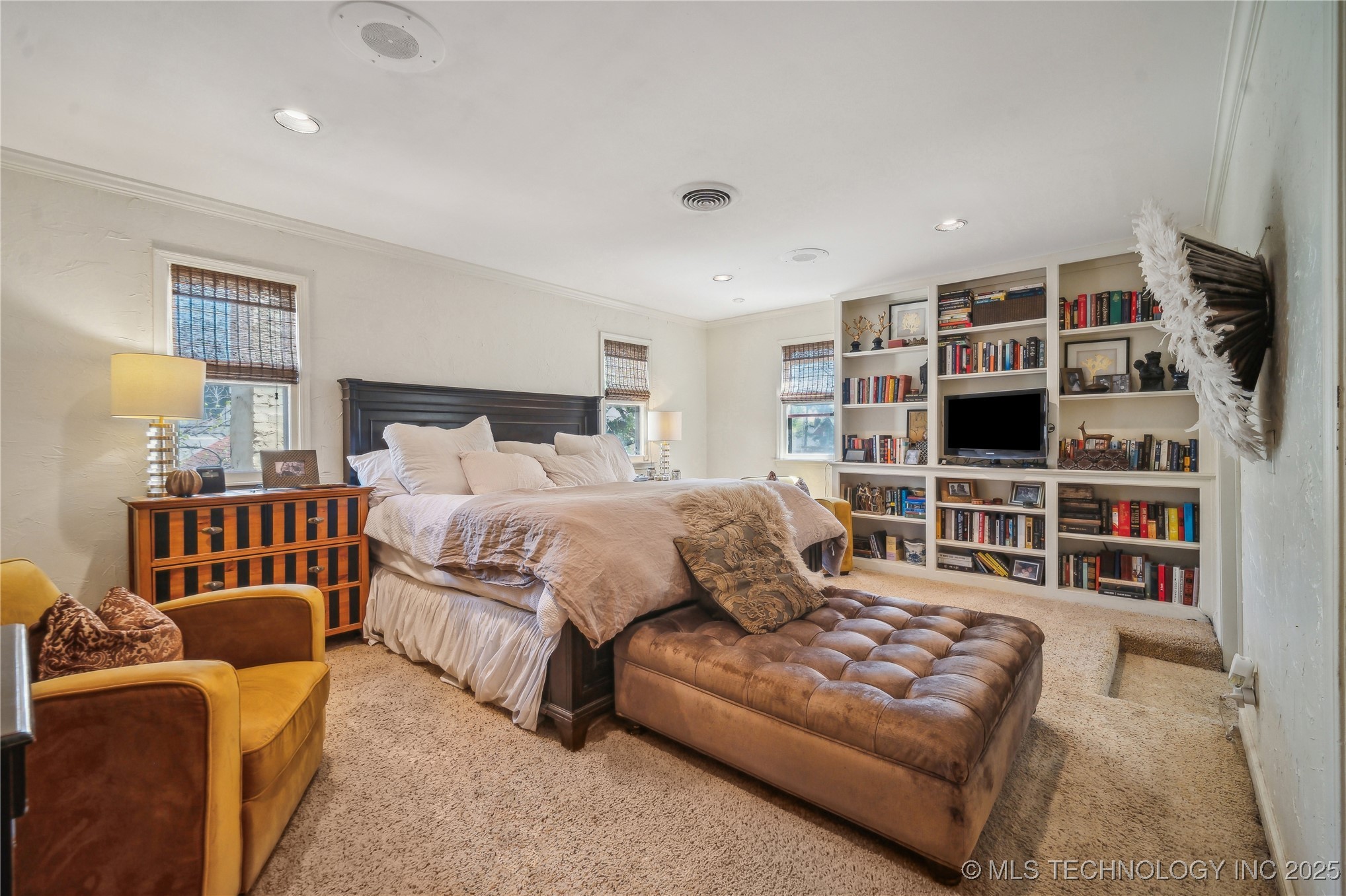 2251 S Saint Louis Avenue Property Photo 19