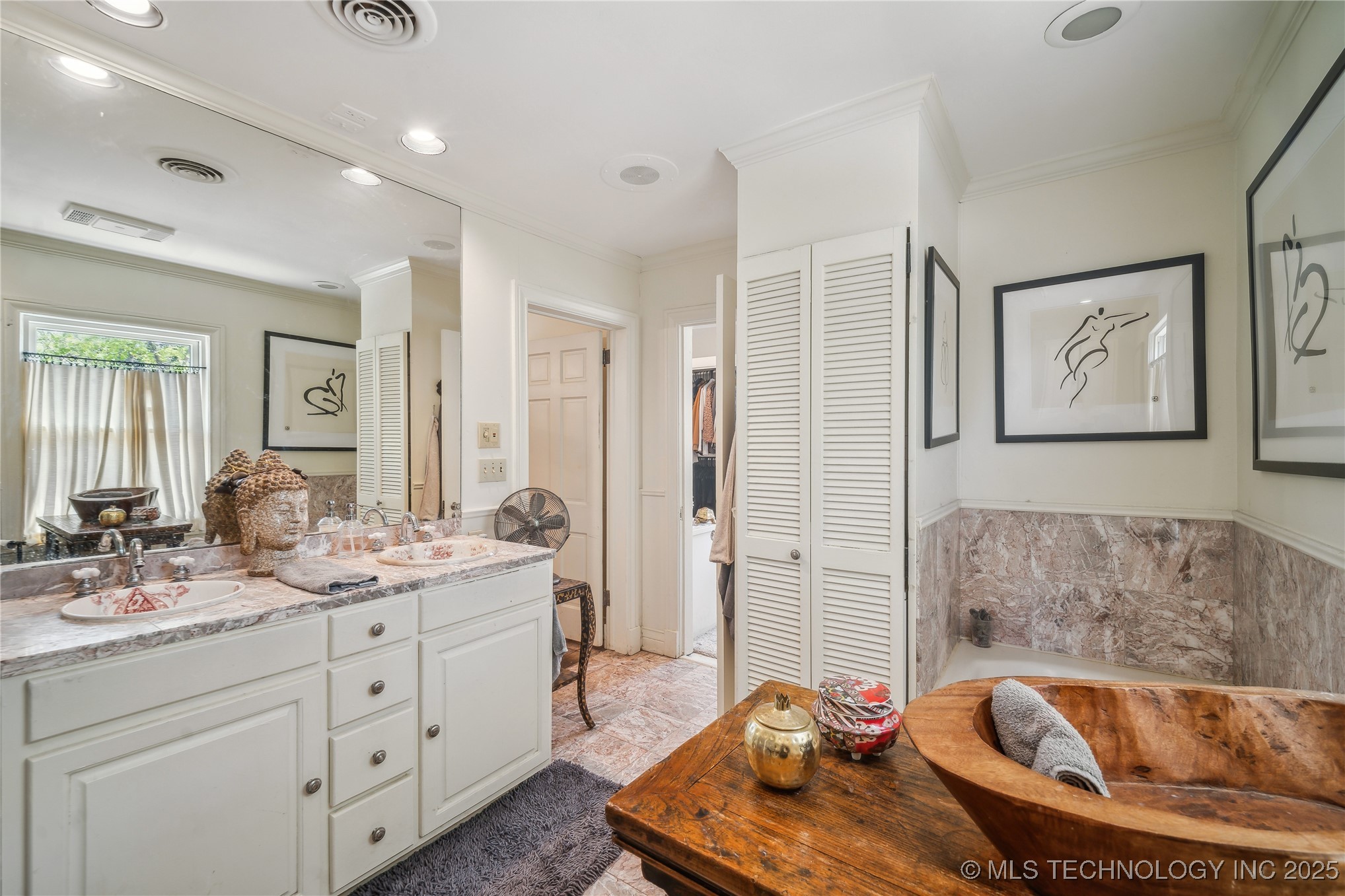 2251 S Saint Louis Avenue Property Photo 21