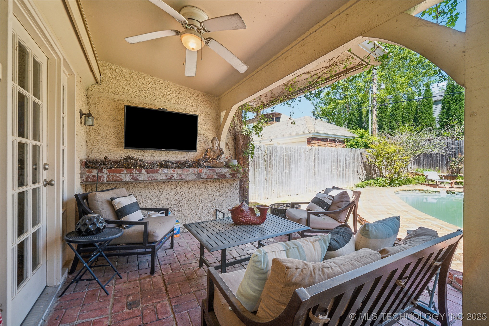 2251 S Saint Louis Avenue Property Photo 29