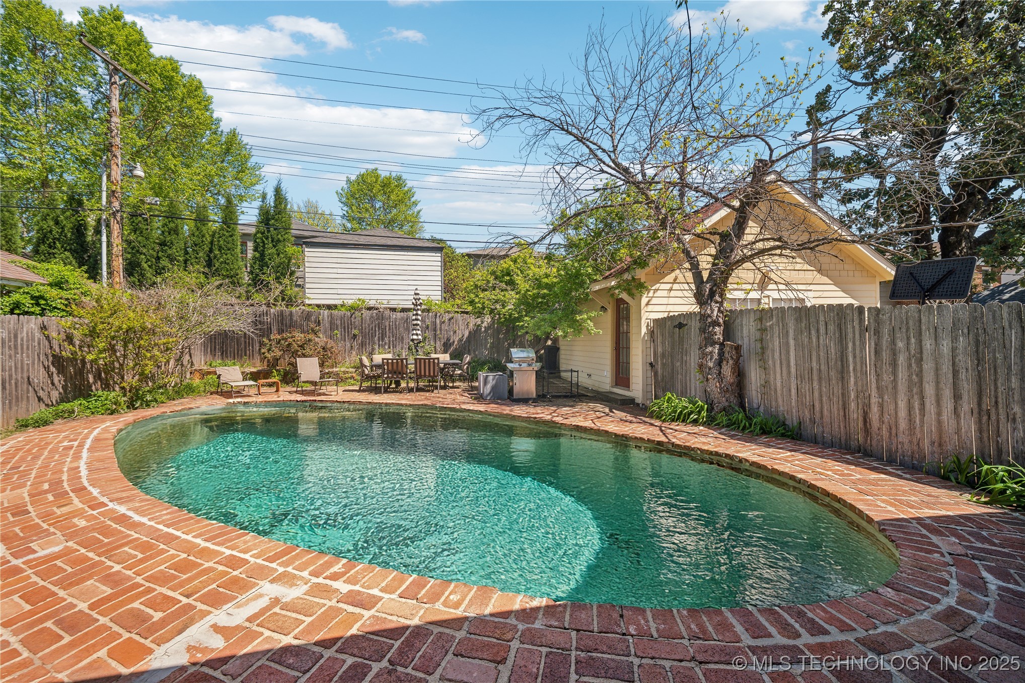 2251 S Saint Louis Avenue Property Photo 30