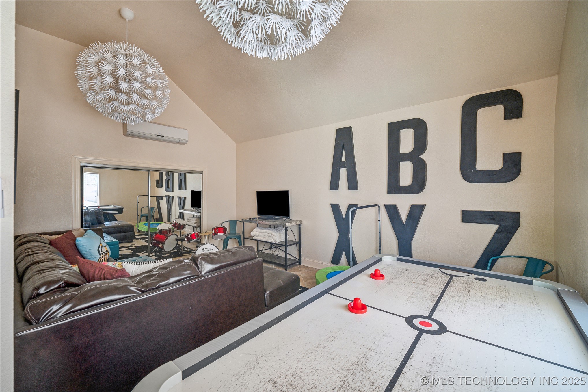 2251 S Saint Louis Avenue Property Photo 31