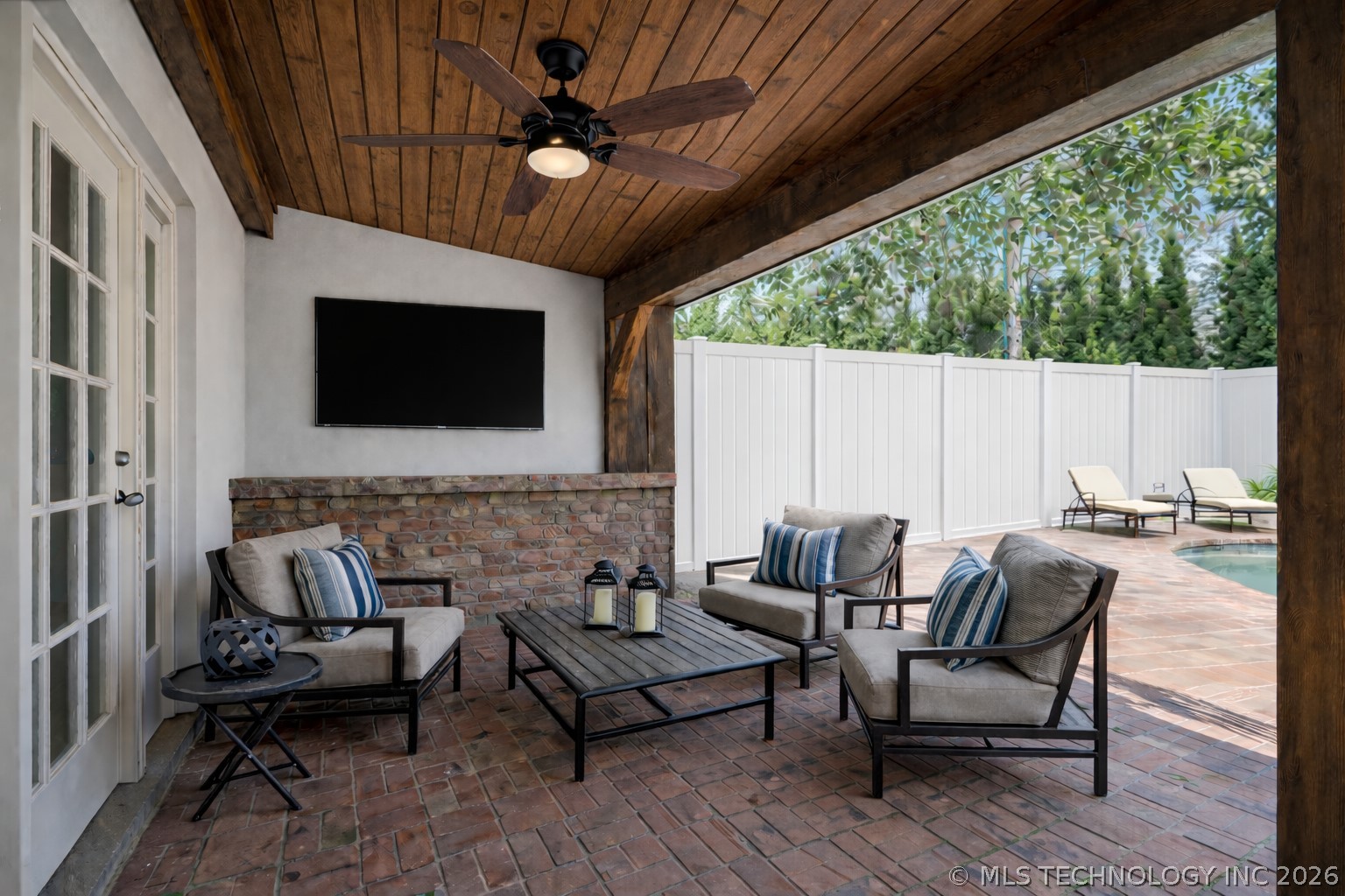 2251 S Saint Louis Avenue Property Photo 44