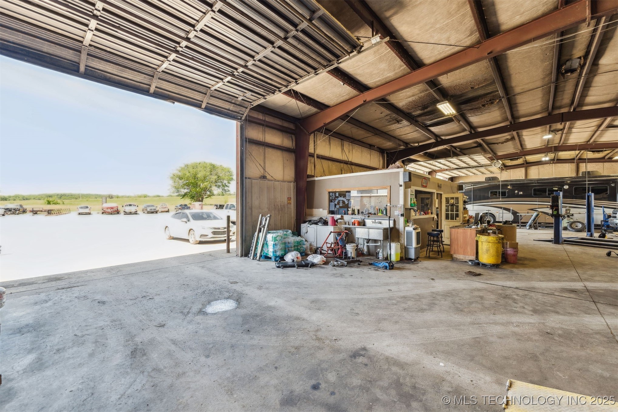 400 E Industrial Boulevard S Property Photo 17