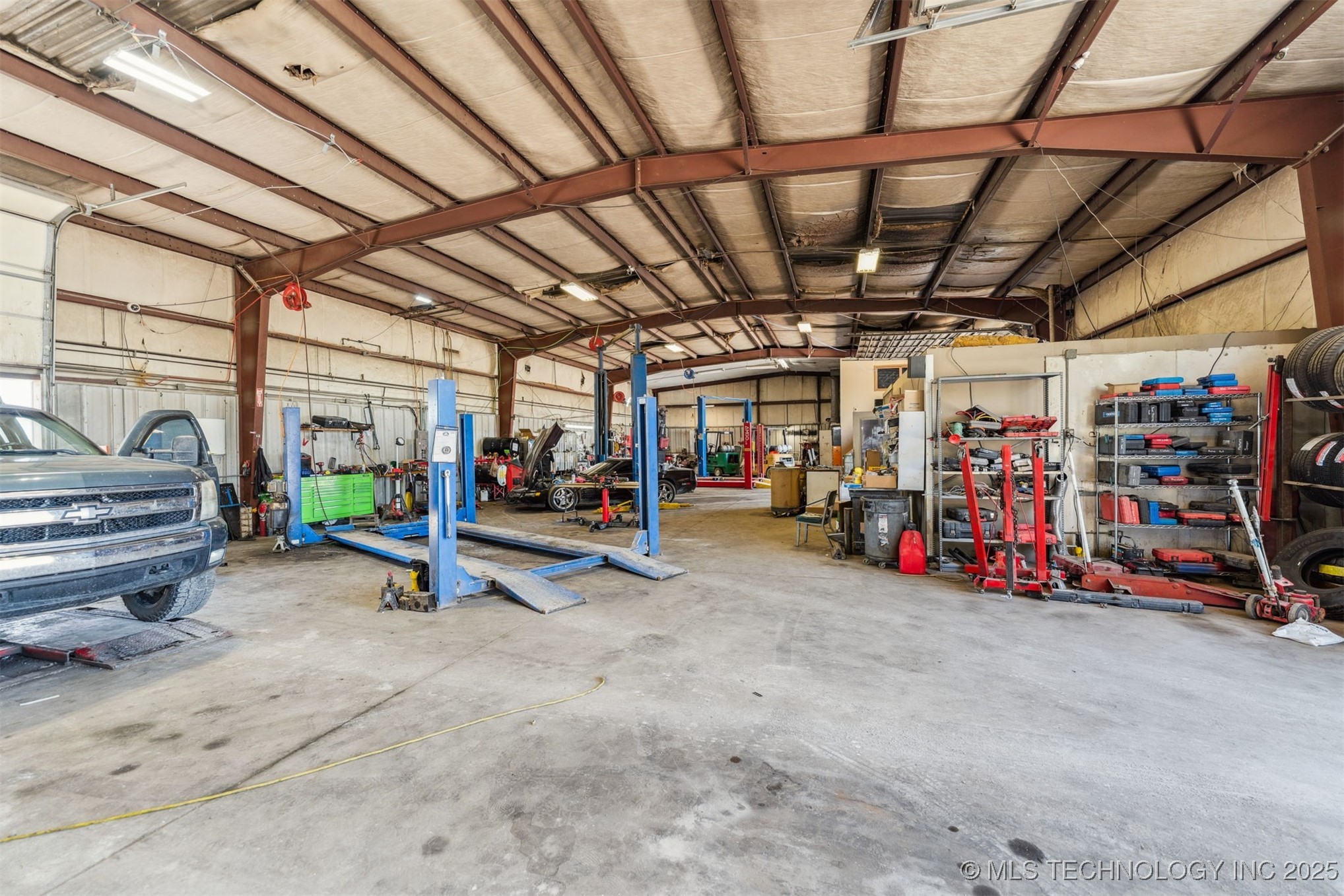 400 E Industrial Boulevard S Property Photo 18