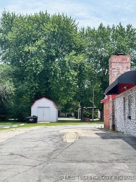 1100 N York Street Property Photo 18