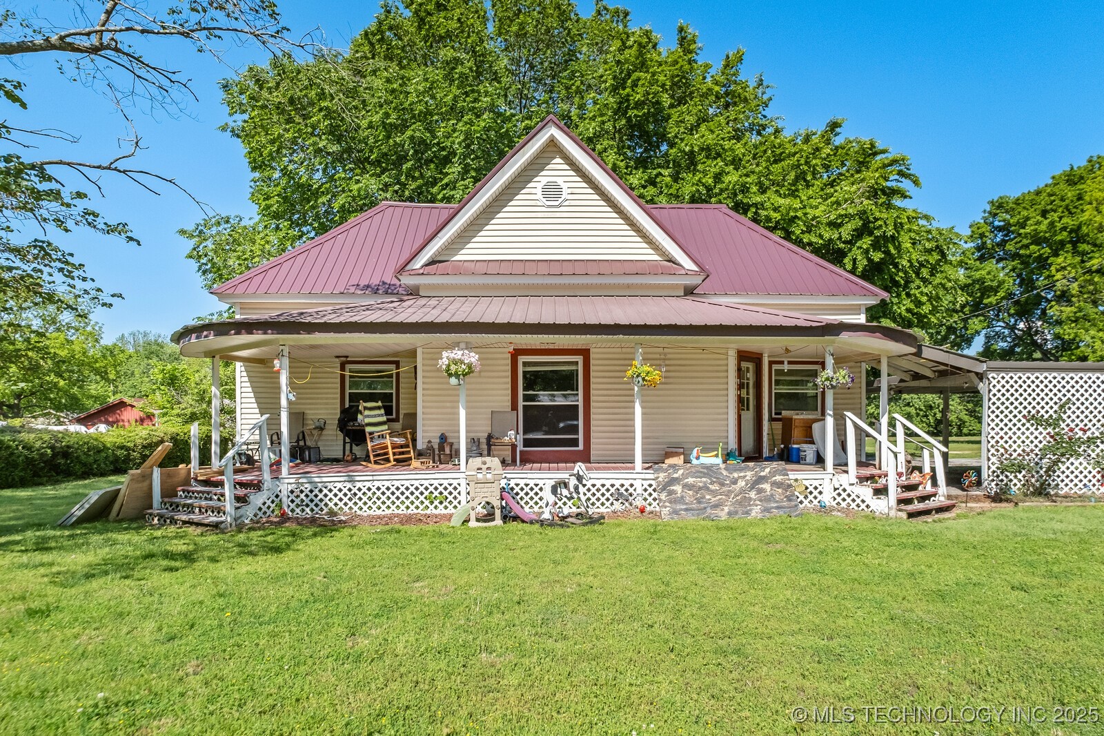 321 E Delaware Property Photo 1