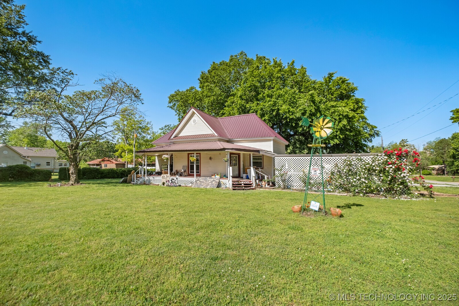 321 E Delaware Property Photo 2