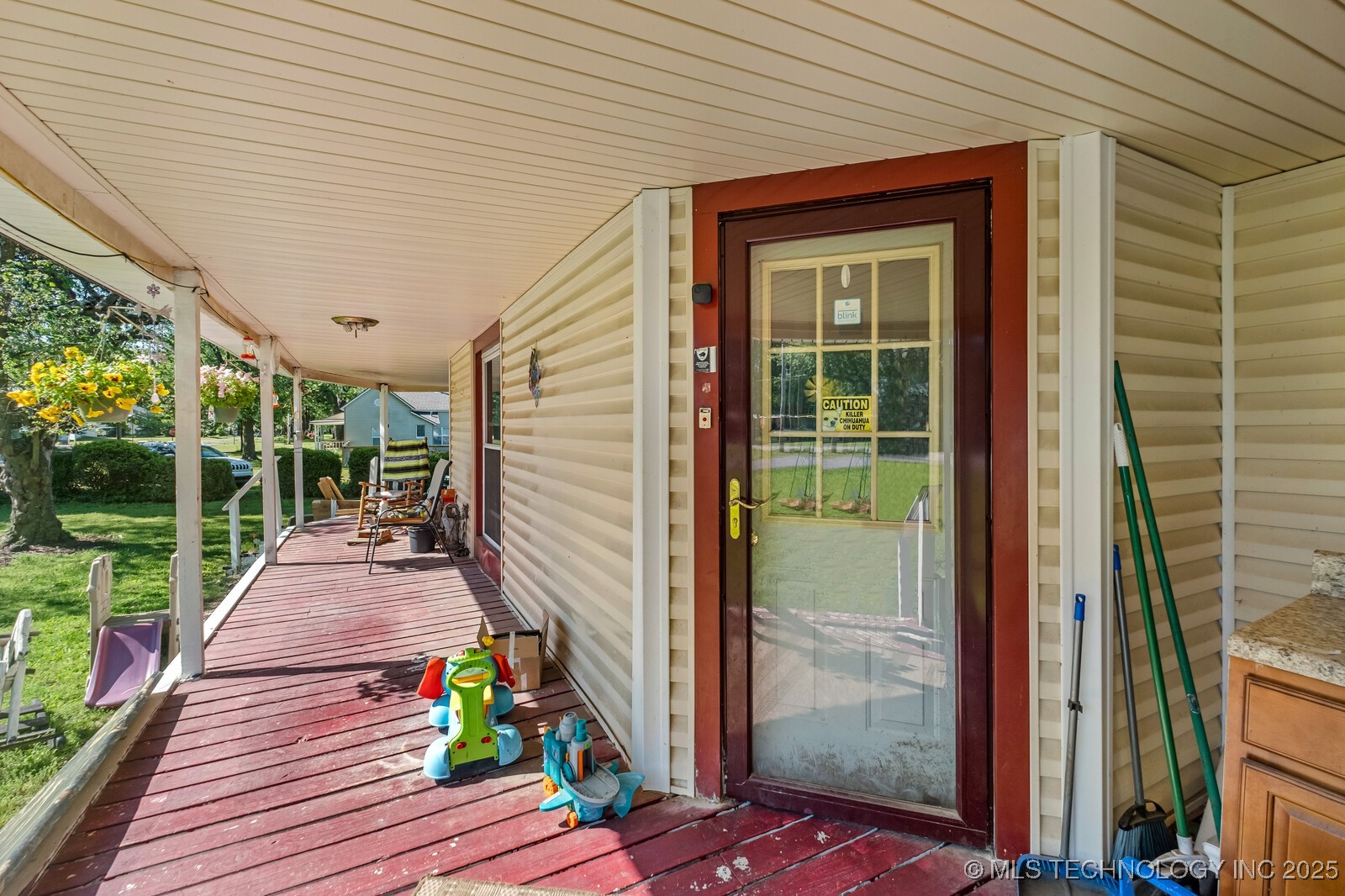 321 E Delaware Property Photo 4