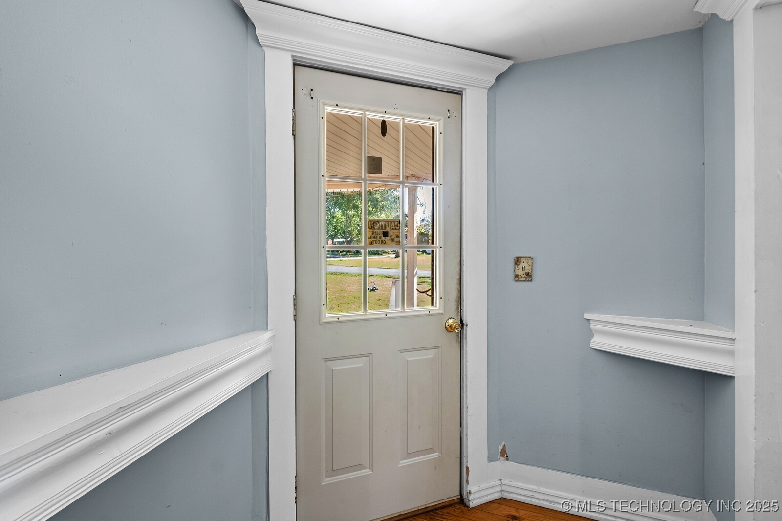 321 E Delaware Property Photo 5