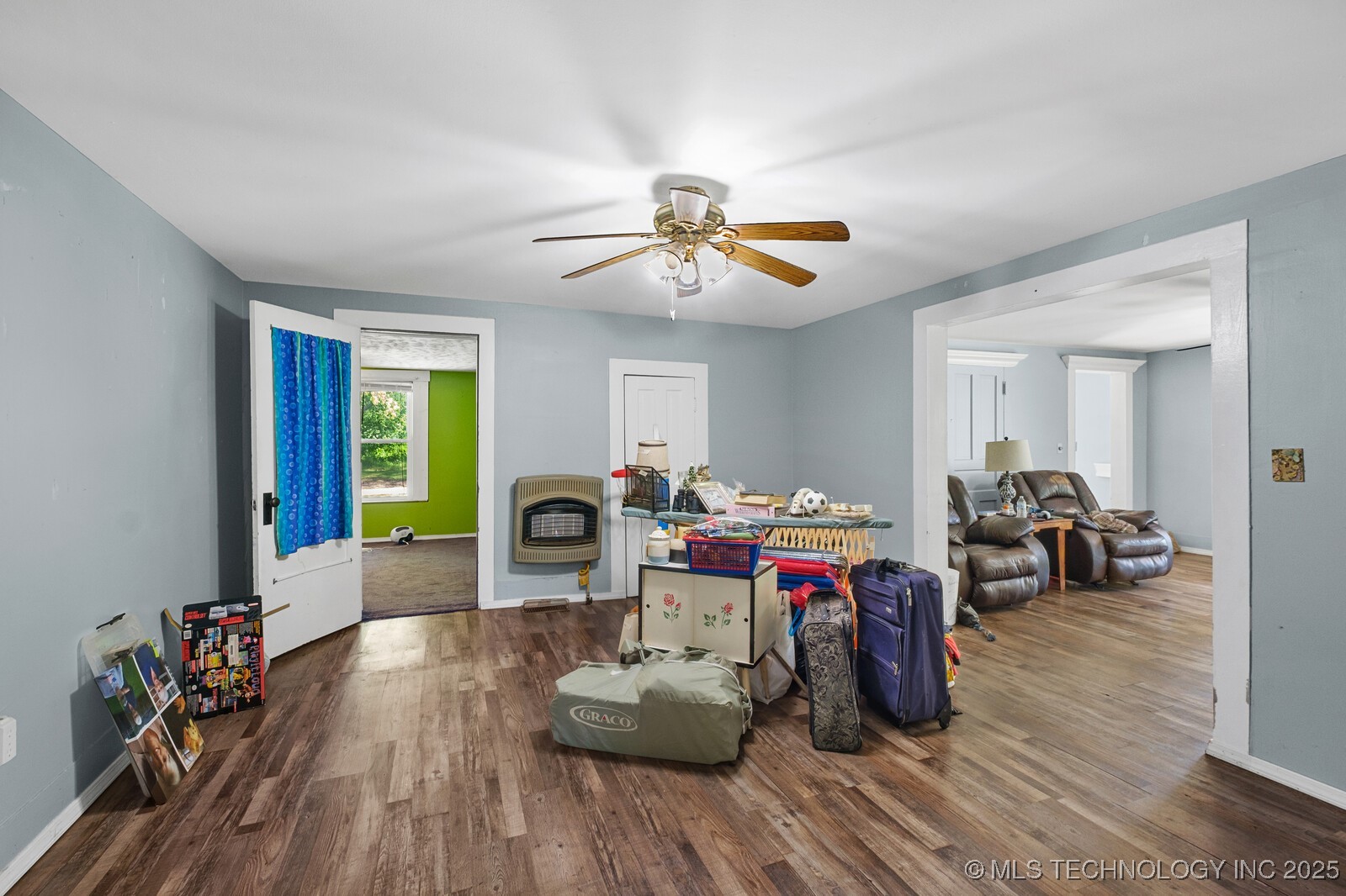 321 E Delaware Property Photo 9