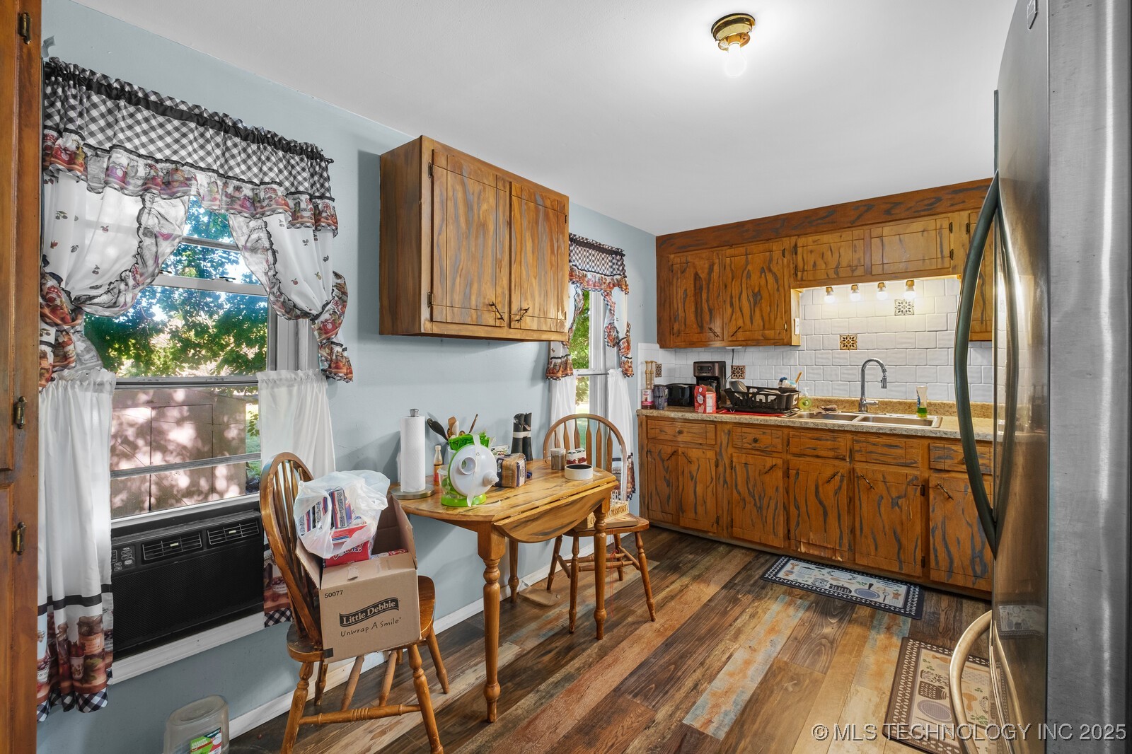 321 E Delaware Property Photo 14