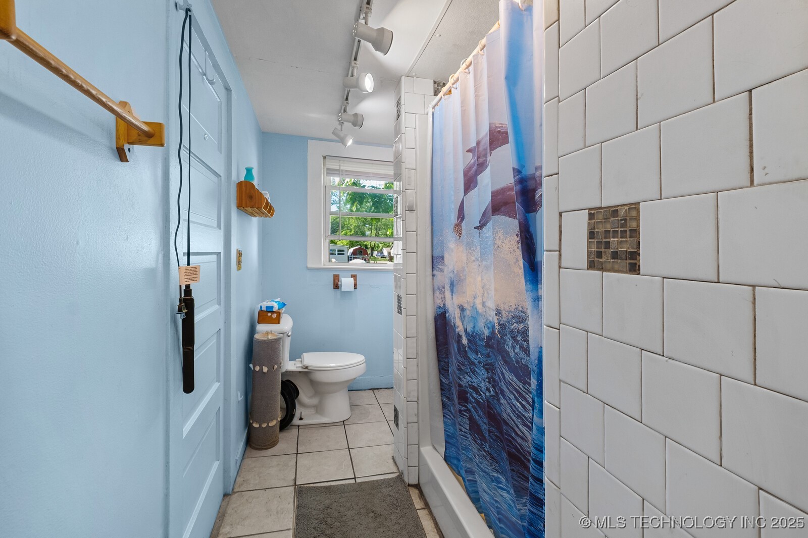 321 E Delaware Property Photo 18