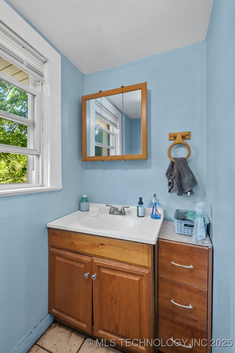 321 E Delaware Property Photo 19