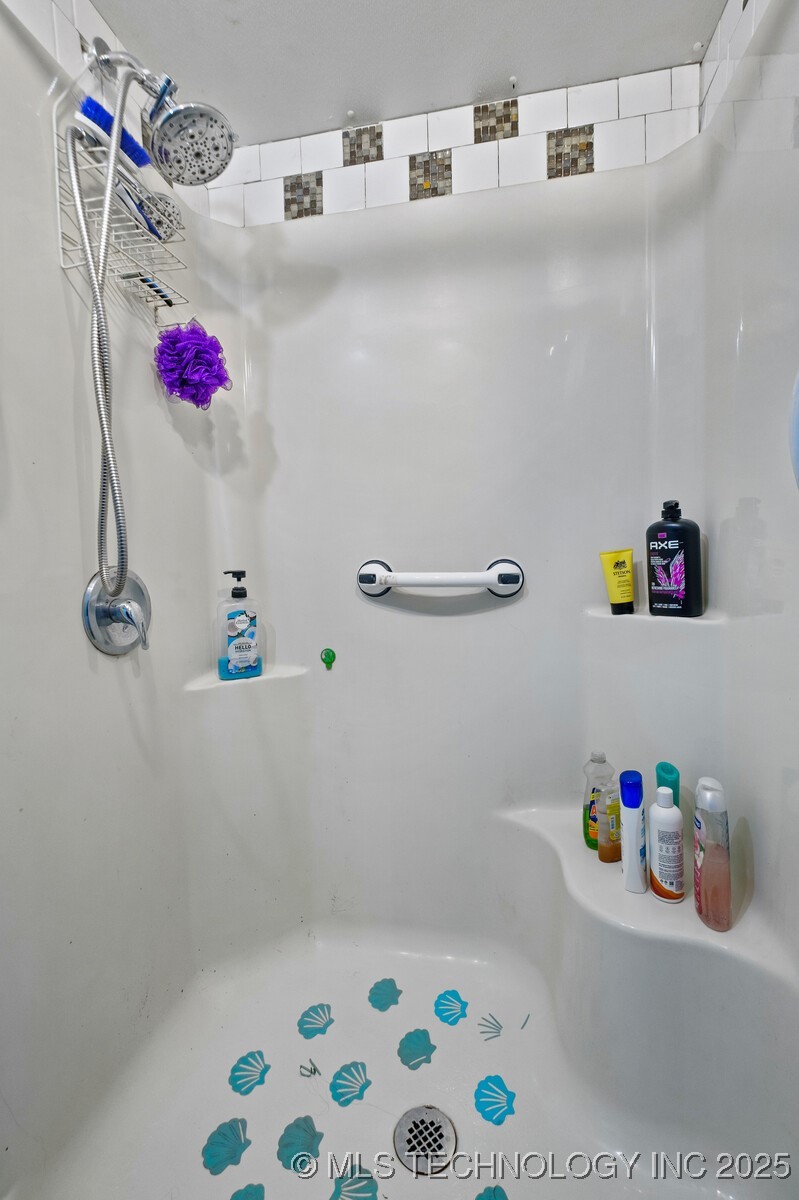 321 E Delaware Property Photo 20