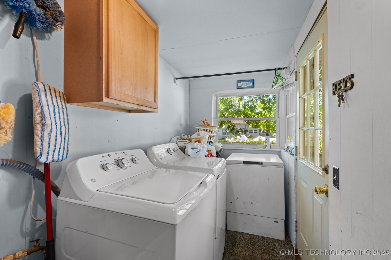 321 E Delaware Property Photo 22