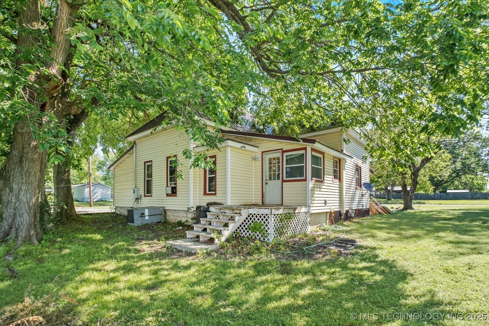 321 E Delaware Property Photo 24