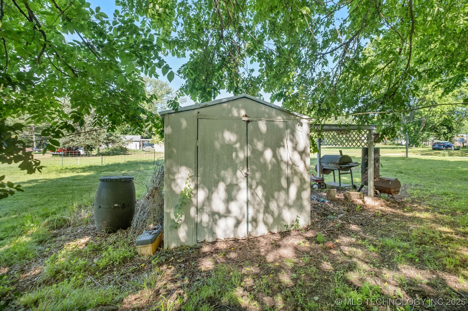 321 E Delaware Property Photo 27