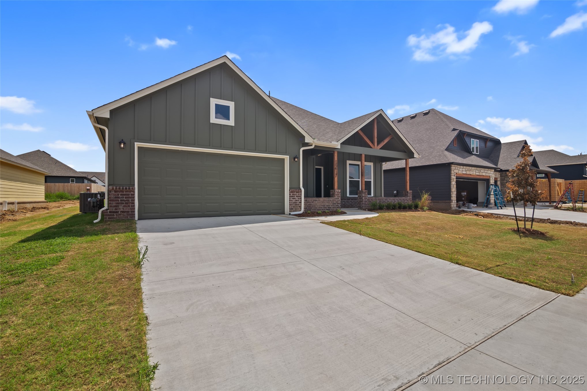 10617 N 120th East Avenue Property Photo 2