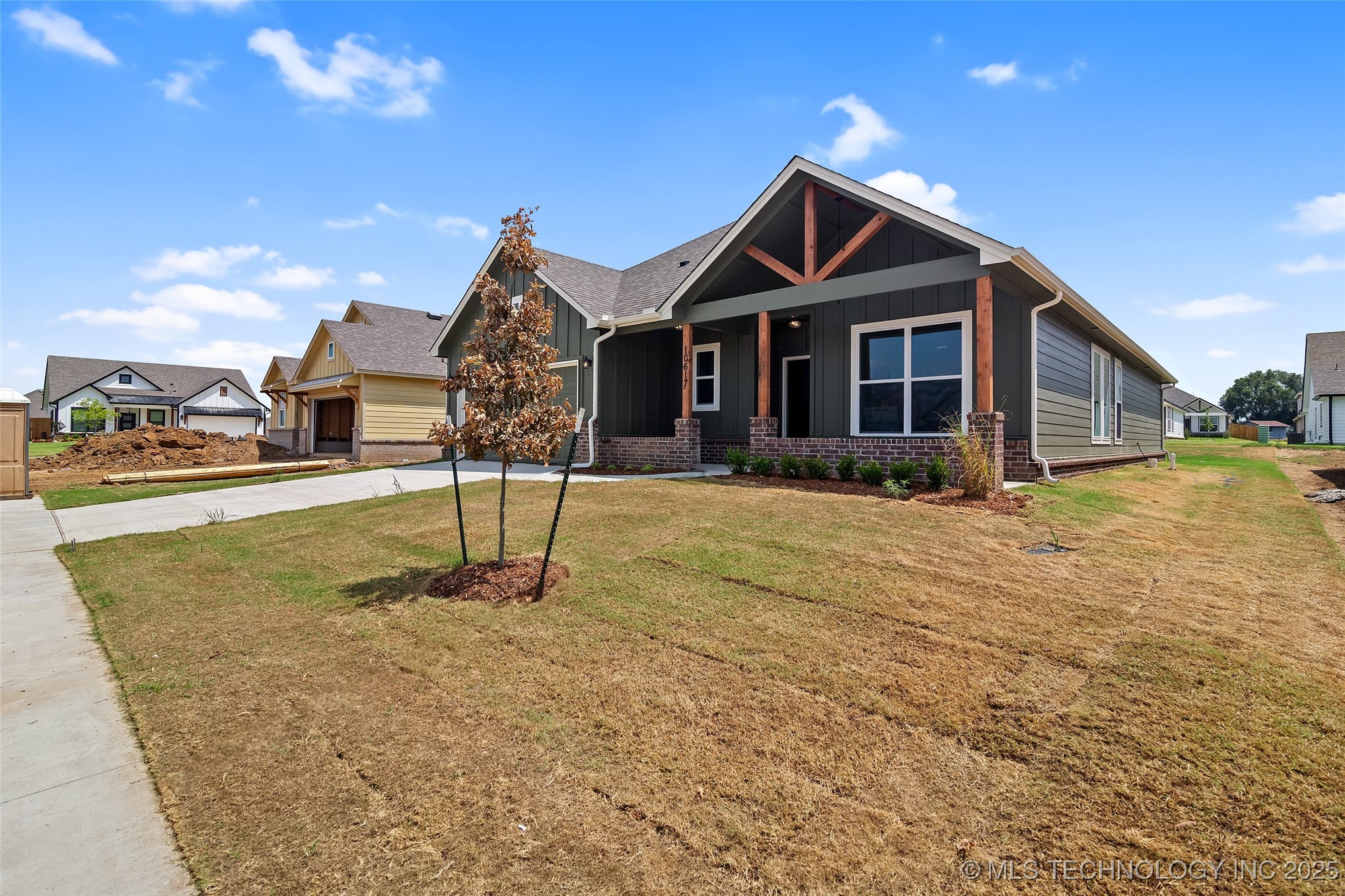 10617 N 120th East Avenue Property Photo 3