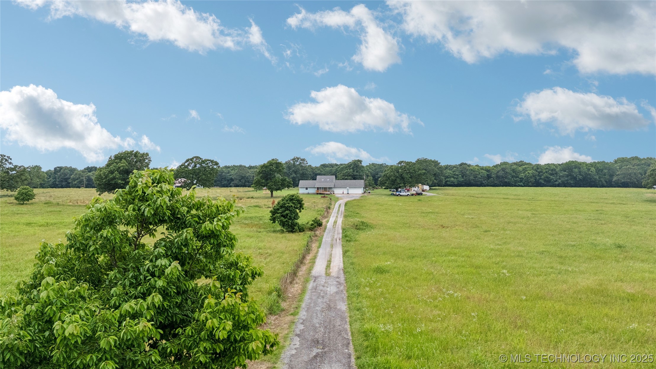 7864 S 449 Road Property Photo 3