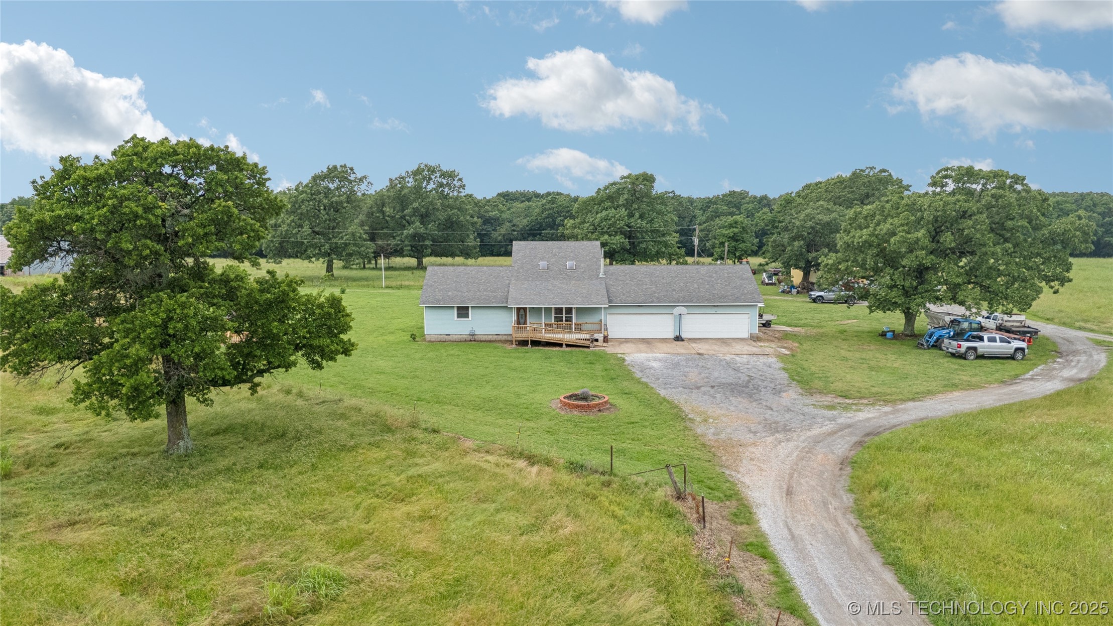 7864 S 449 Road Property Photo 4