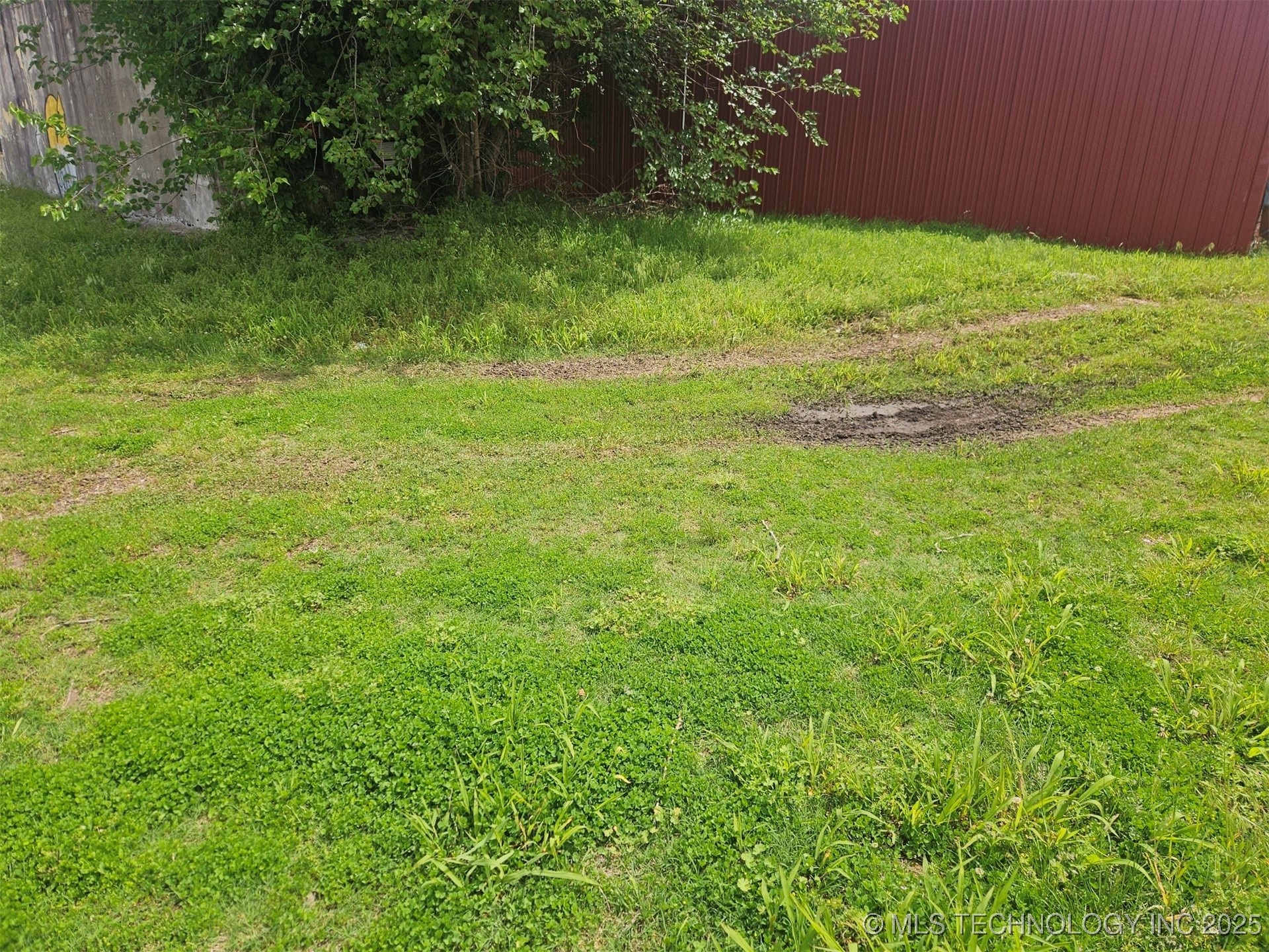 711 W Broadway Property Photo 4