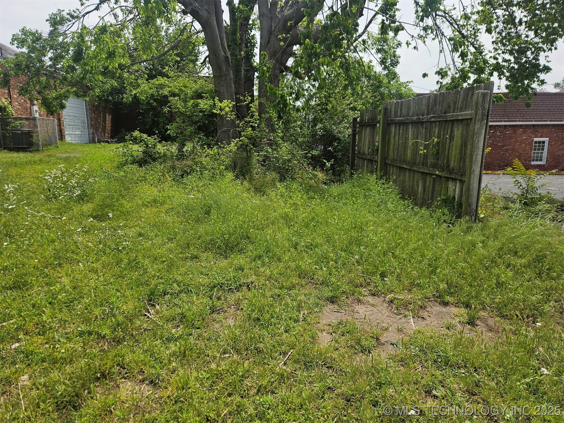 711 W Broadway Property Photo 5