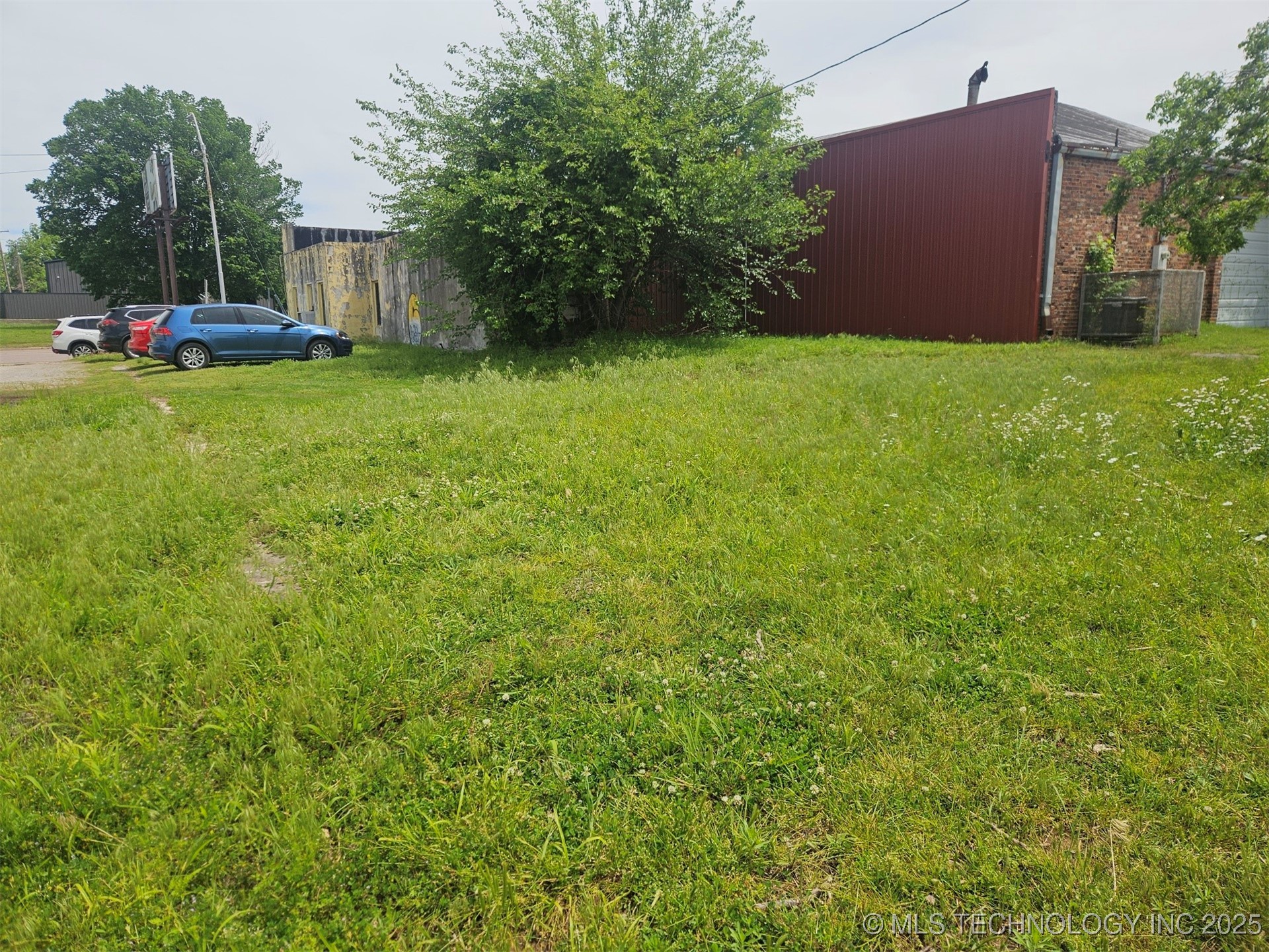 711 W Broadway Property Photo 6