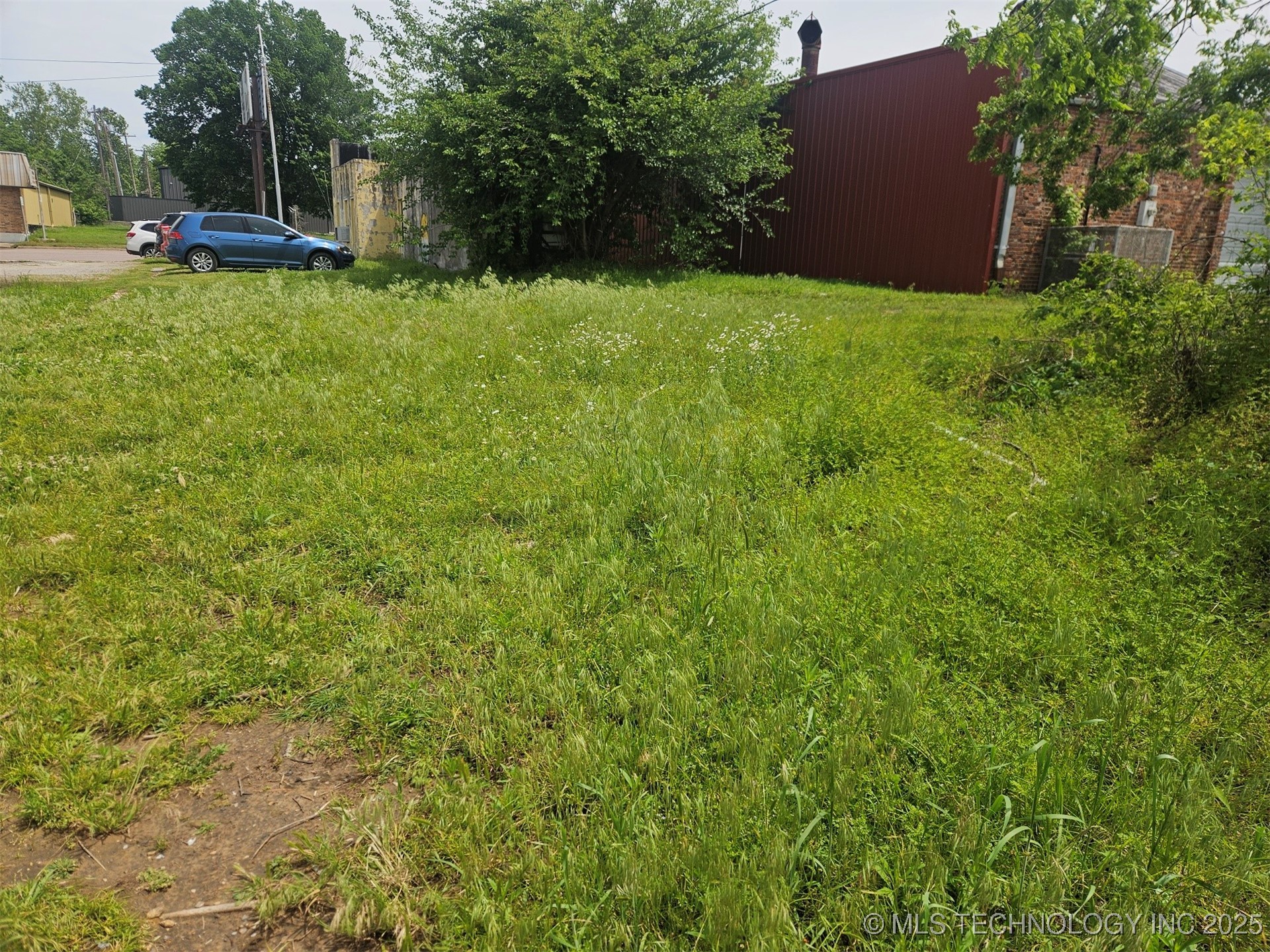 711 W Broadway Property Photo 7