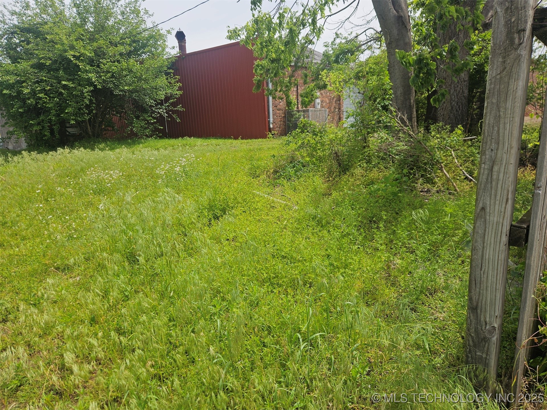 711 W Broadway Property Photo 8