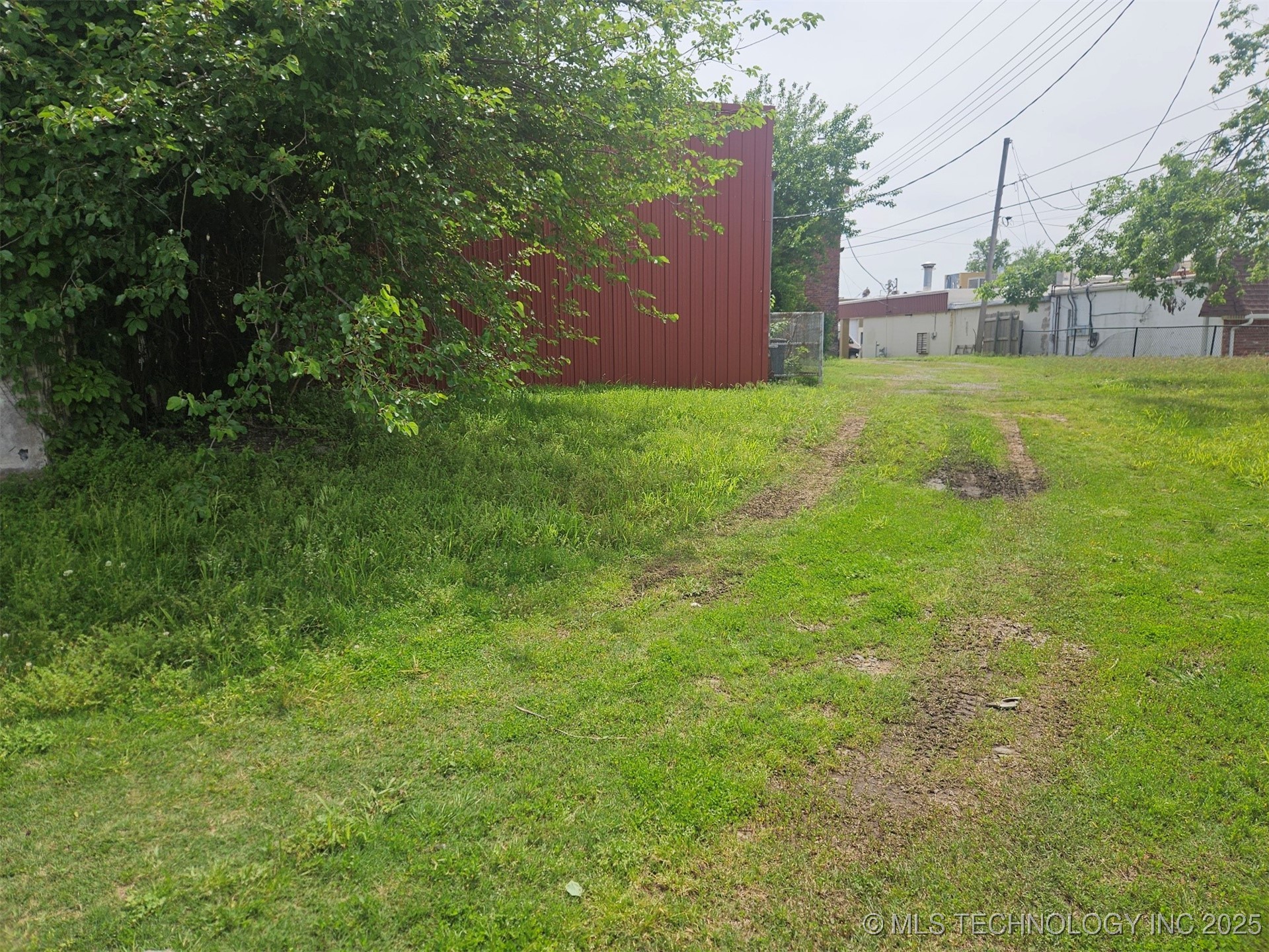 711 W Broadway Property Photo 9