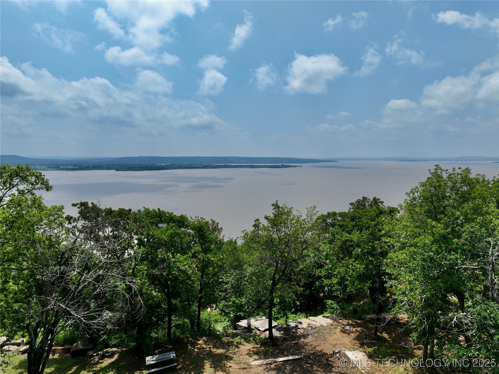 188 Hickory Hill Property Photo 3