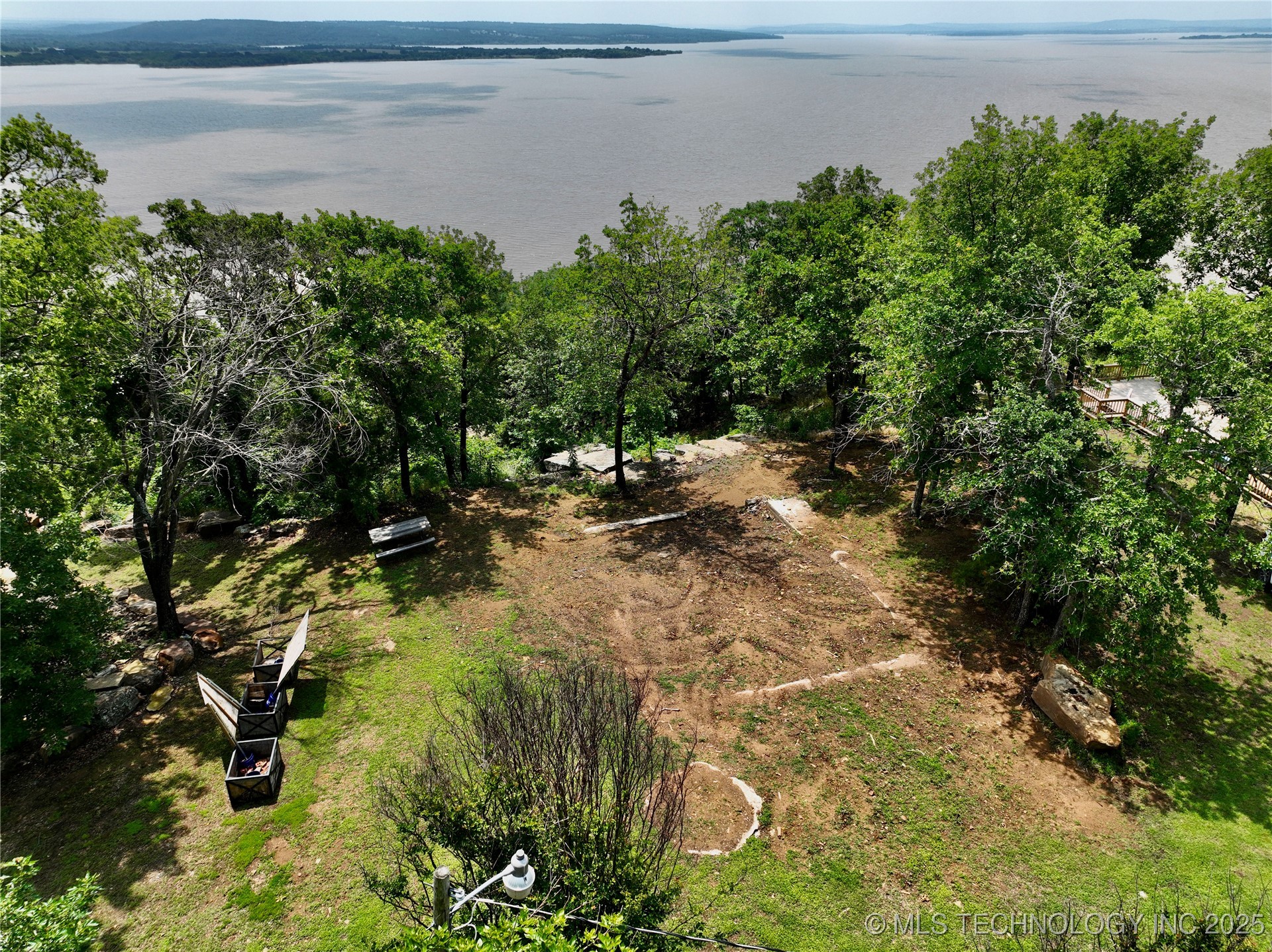 188 Hickory Hill Property Photo 4