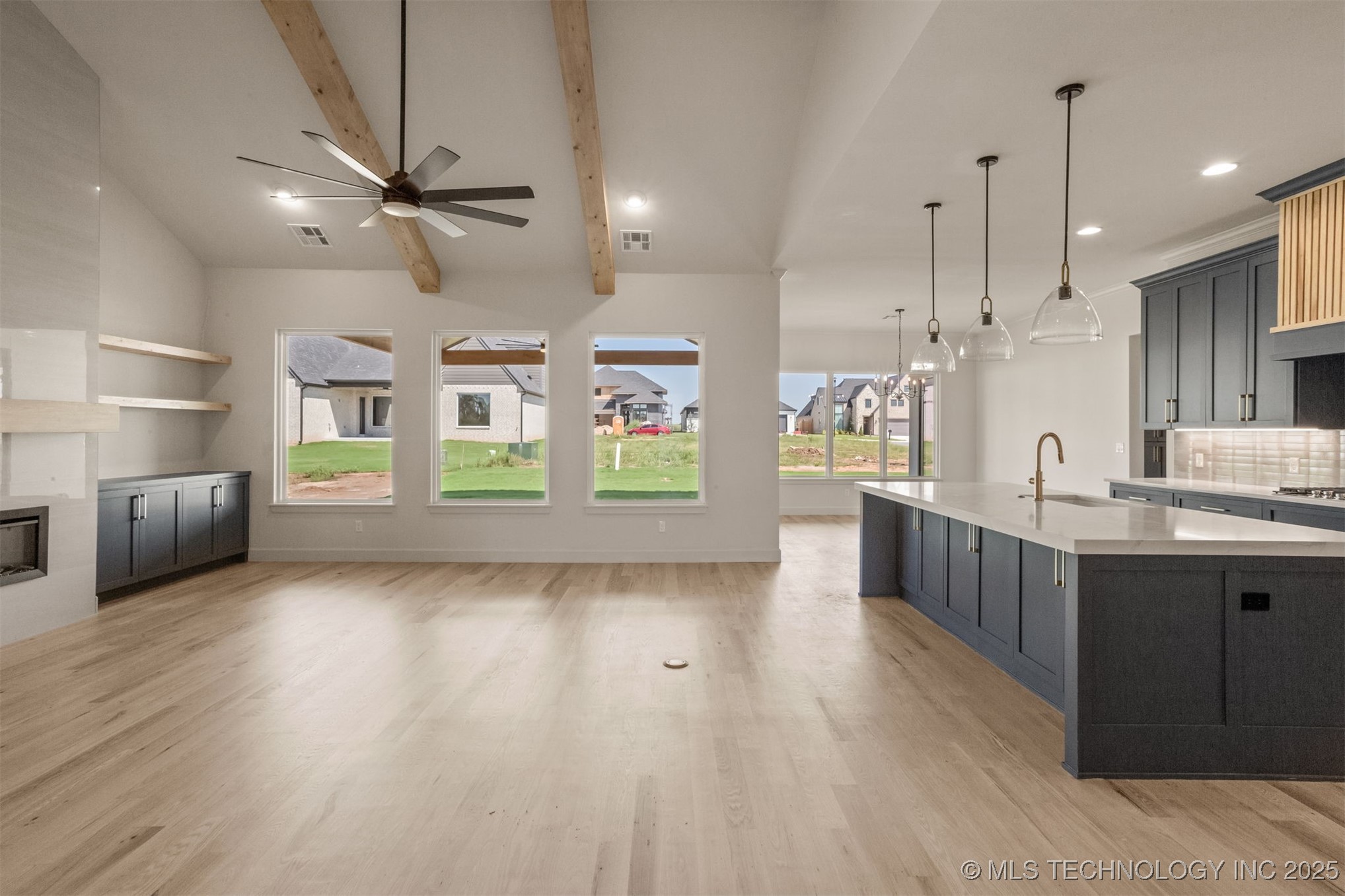 2355 E 135th Place Property Photo 5