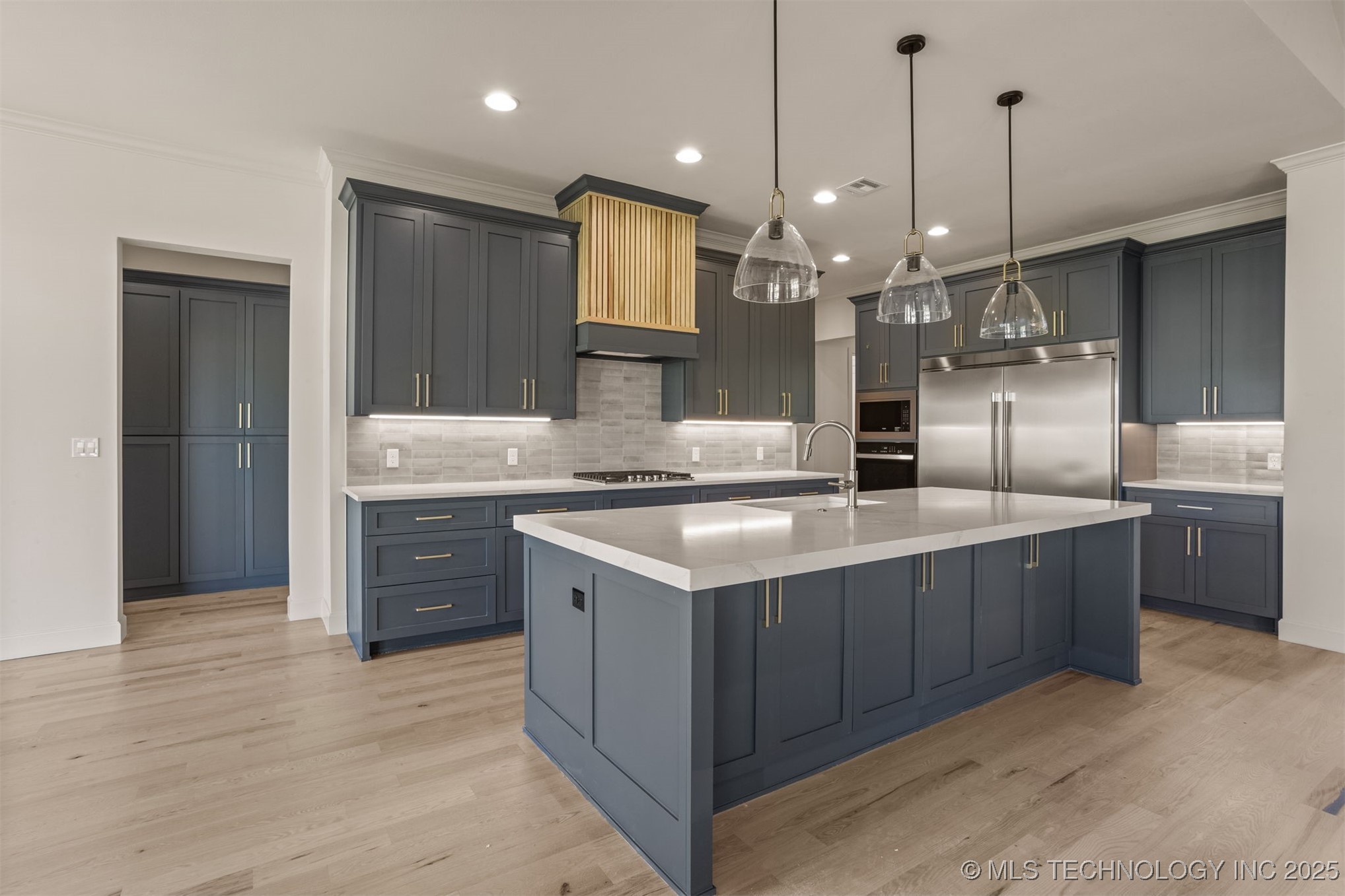 2355 E 135th Place Property Photo 11