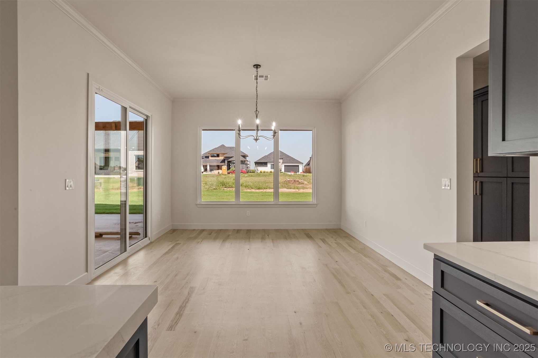 2355 E 135th Place Property Photo 12