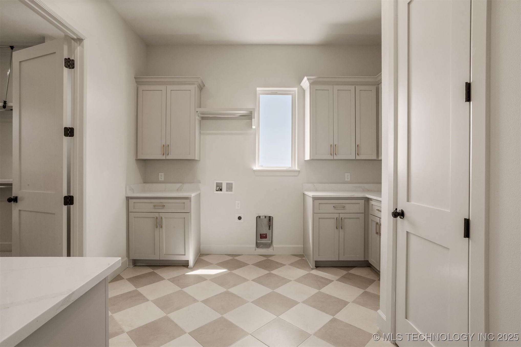 2355 E 135th Place Property Photo 17